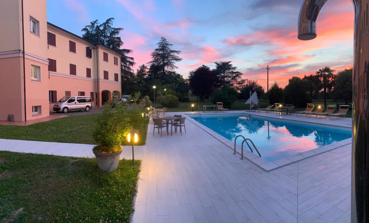 Hotel Le Ville Modena Exterior foto