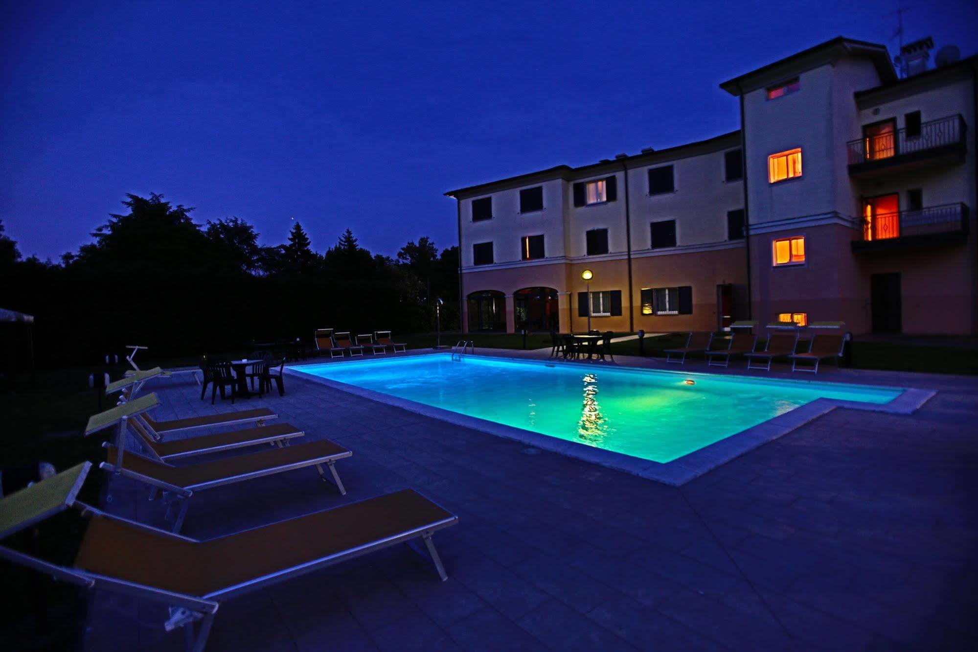 Hotel Le Ville Modena Exterior foto