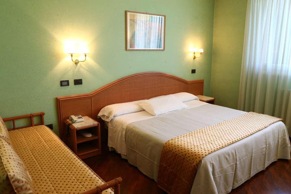 Hotel Le Ville Modena Quarto foto